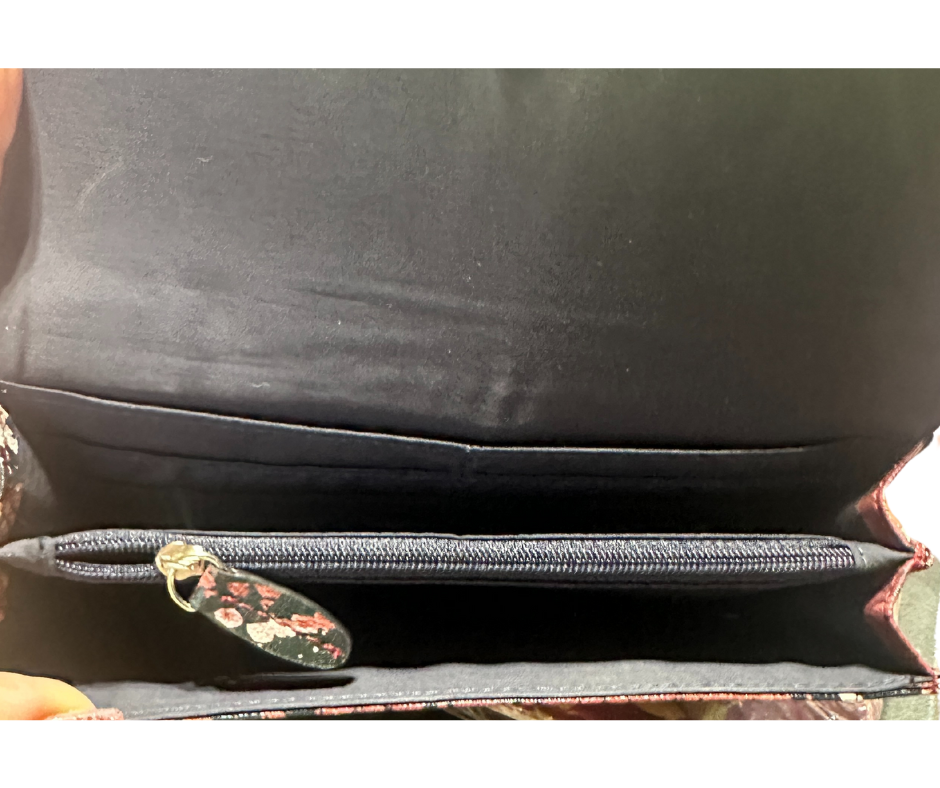 Red Wallet (9173290124)